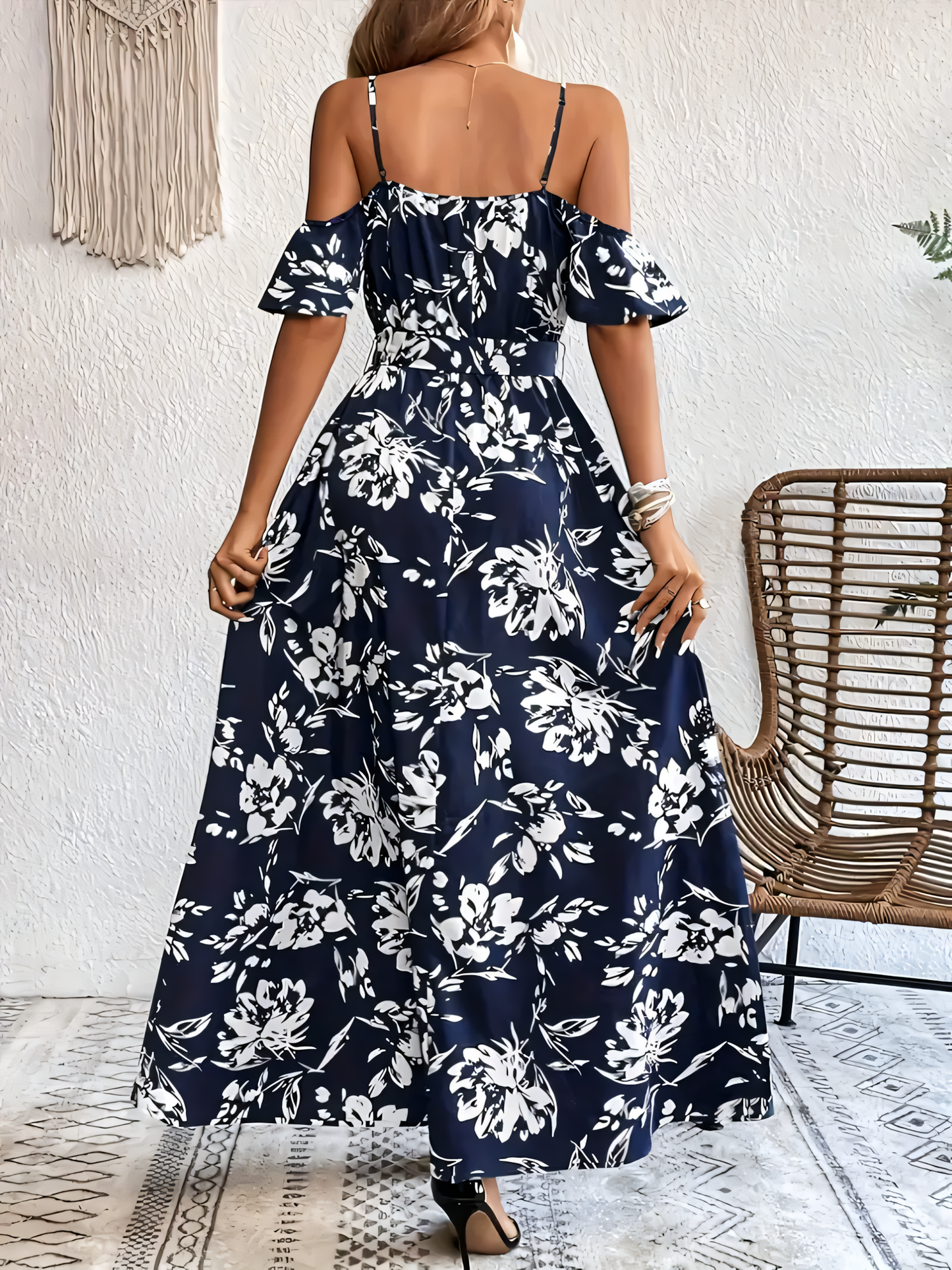 Rochie Elegantă cu Imprimeu Floral și Umeri Descoperiți - Design A-line cu Curea în Talie