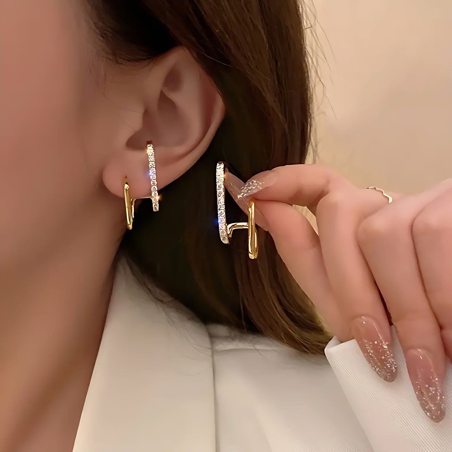Cercei – Eleganță Simplă cu Pietre Strălucitoare