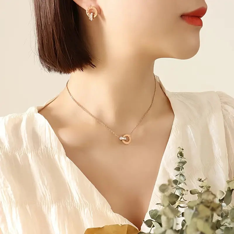 Set Bijuterii Elegant cu Numere Romane – Rafinament și Stil Atemporal