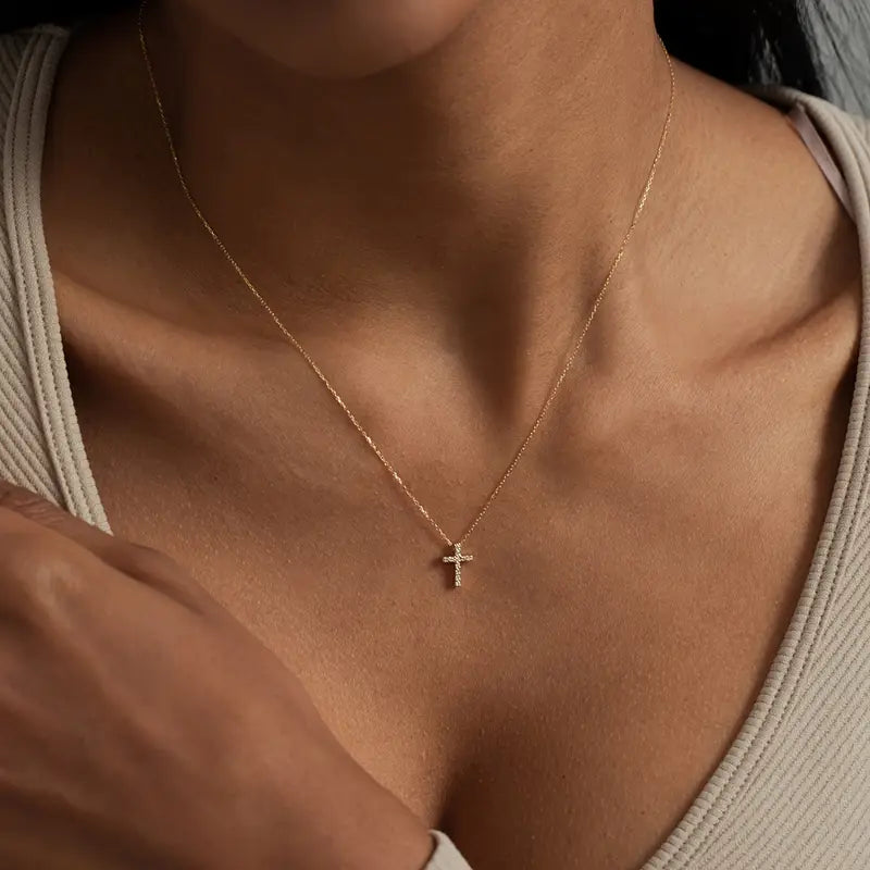 Minimalista nyaklánc - mini medál, 18 karátos aranyozással
