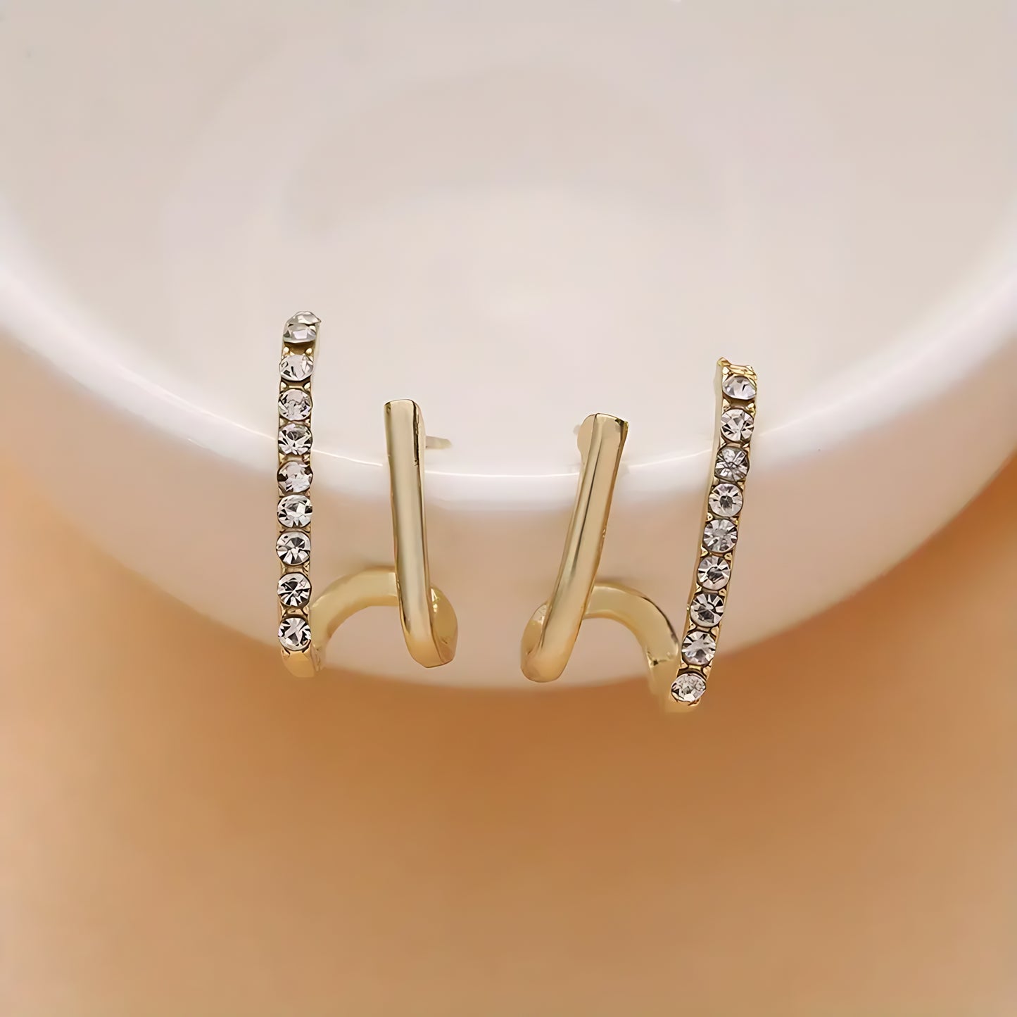 Cercei – Eleganță Simplă cu Pietre Strălucitoare