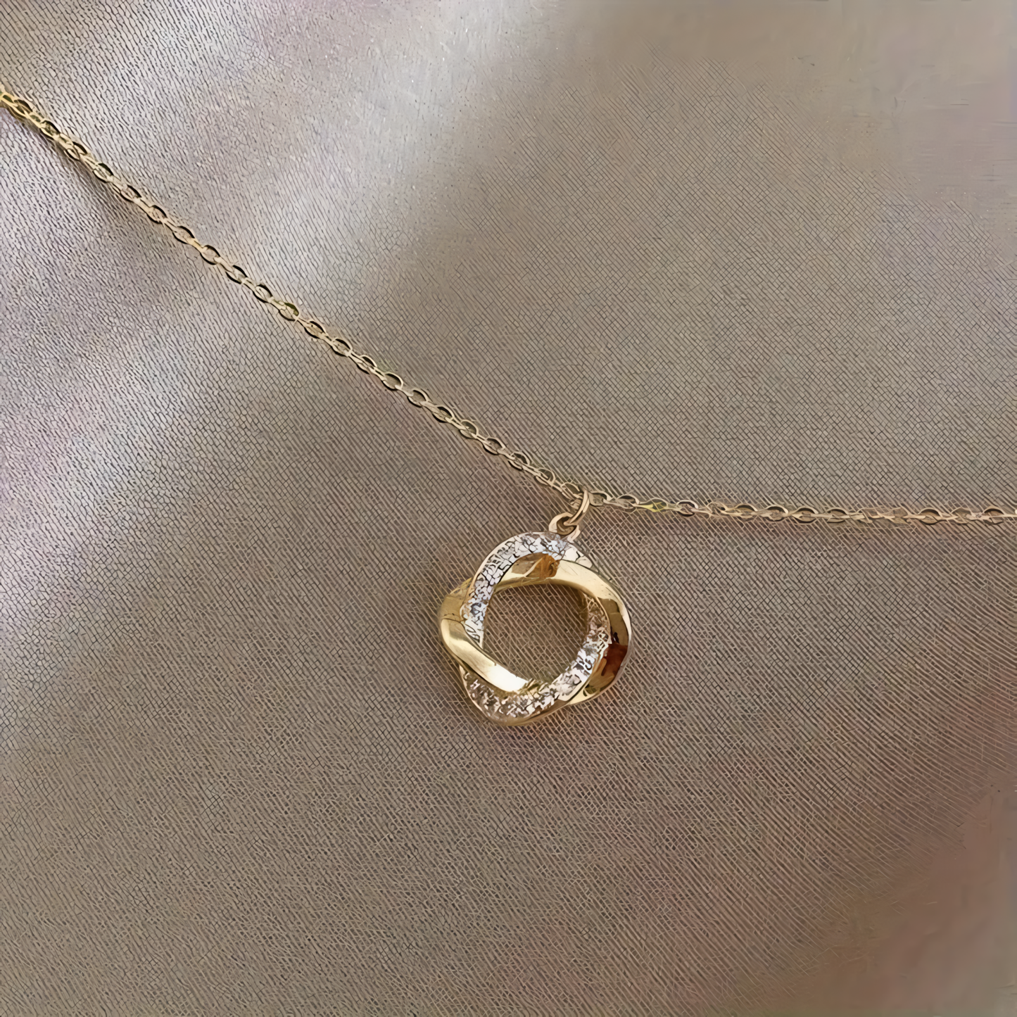 Colier Elegant cu Pandantiv Sticlă Mozaic – Bijuterie Damă