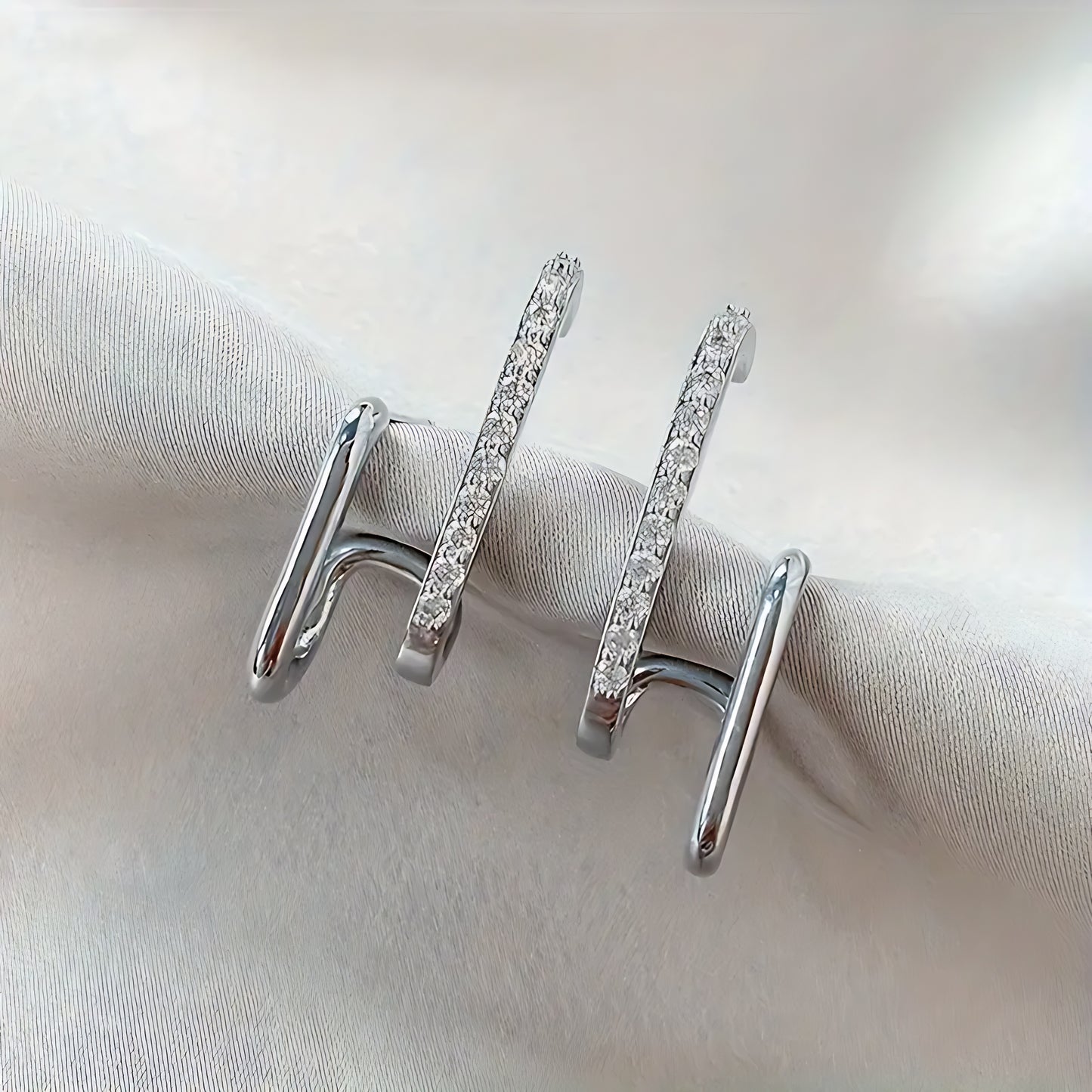 Cercei – Eleganță Simplă cu Pietre Strălucitoare