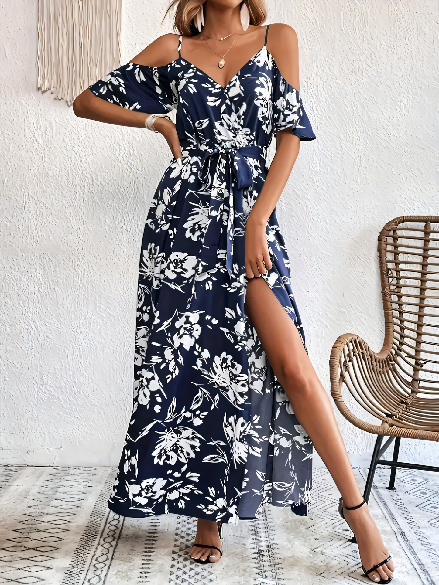Rochie Elegantă cu Imprimeu Floral și Umeri Descoperiți - Design A-line cu Curea în Talie