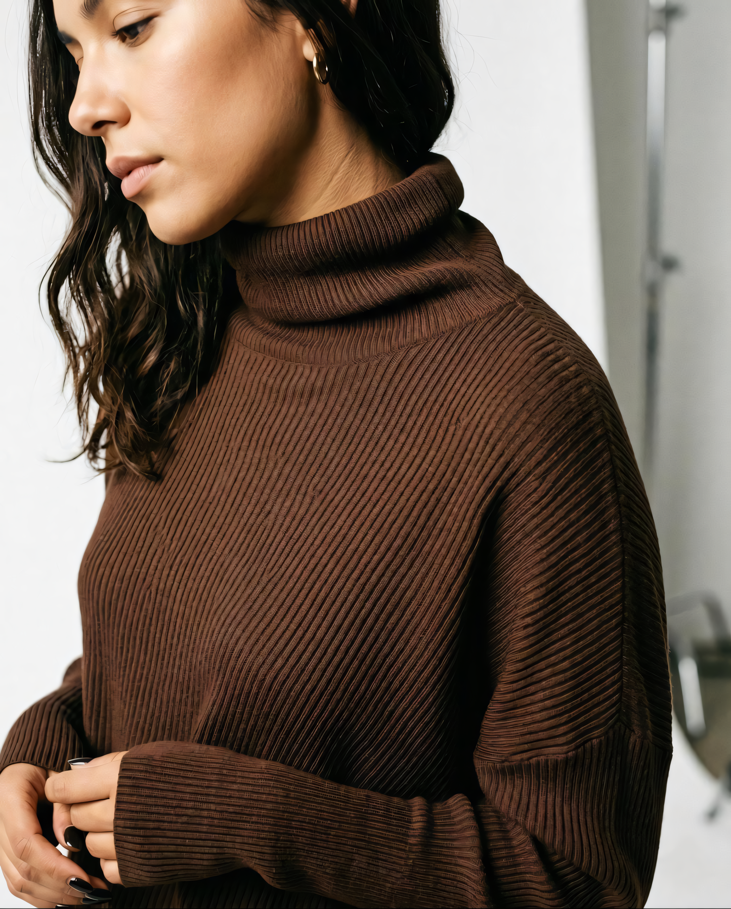 Pulover Dama Oversized Maro cu Guler Inalt si Croi Asimetric