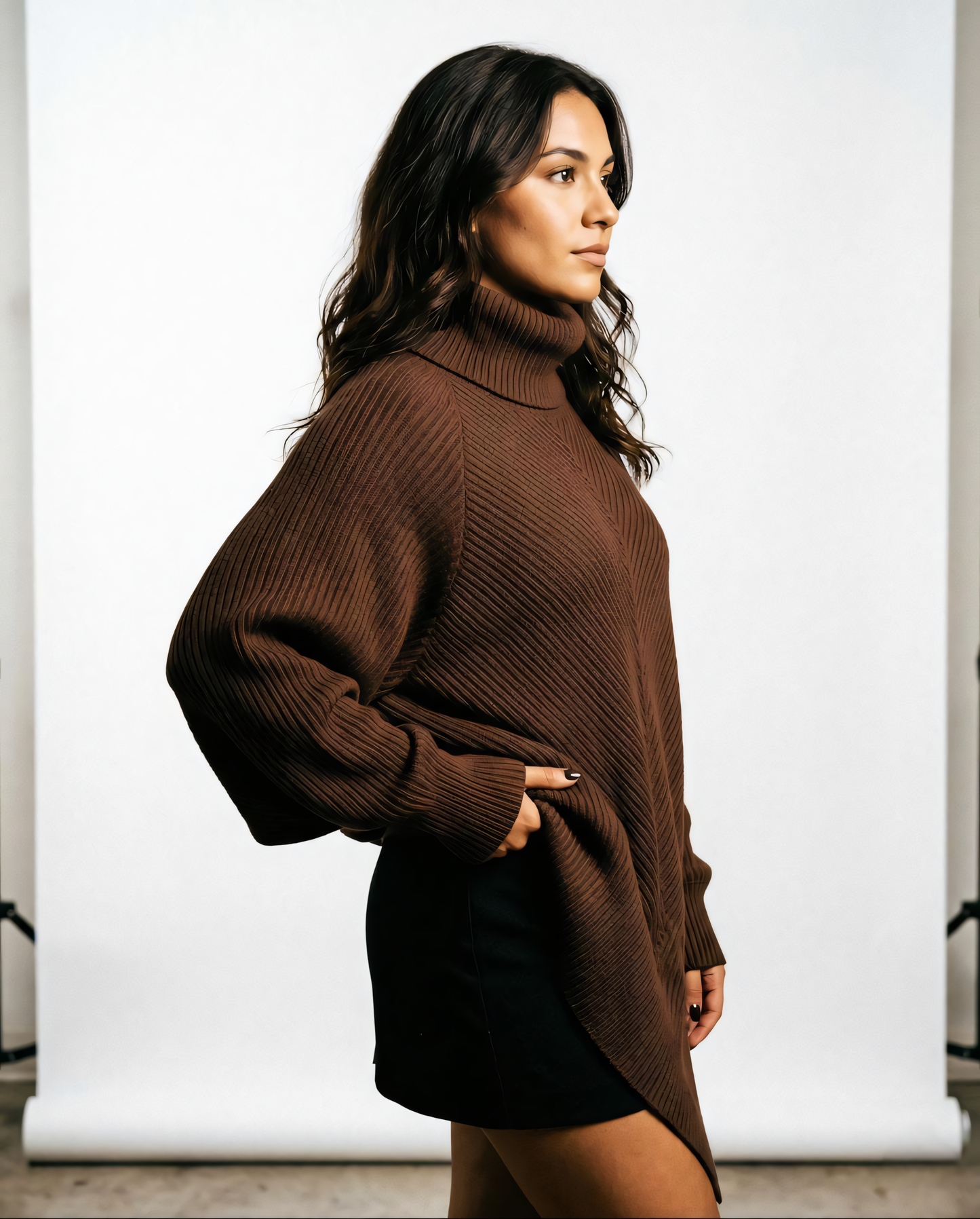 Pulover Dama Oversized Maro cu Guler Inalt si Croi Asimetric